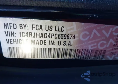 2023 Jeep Grand Cherokee Laredo 4X4 z USA, uszkodzony, nr VIN 1C4RJHAG4PC659674